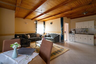 Cedar Apartment 4 - One Bedroom Apartment, Sleeps 4