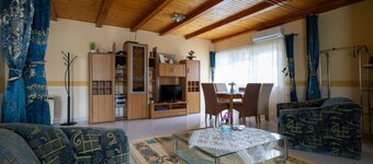 Cedar  Apartment 4 - One Bedroom Apartment, Sleeps 4