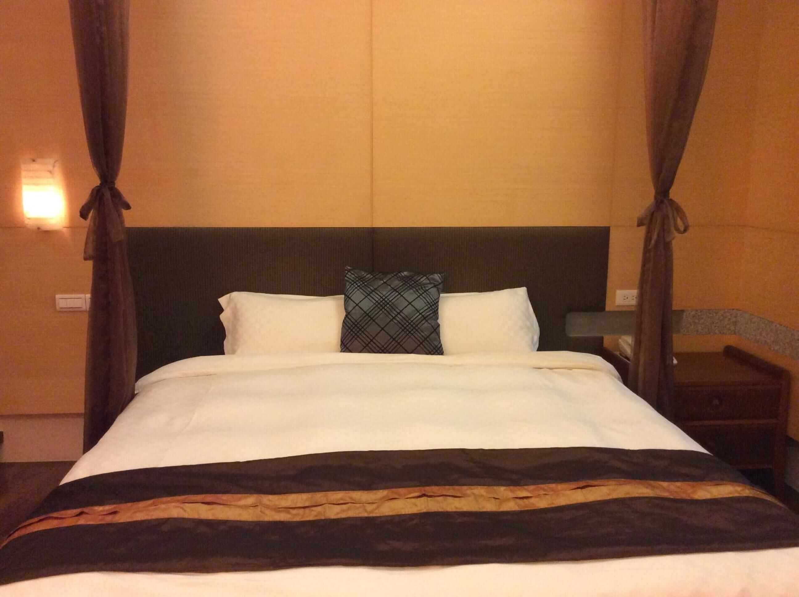 laptop workspace, blackout curtains, free wifi