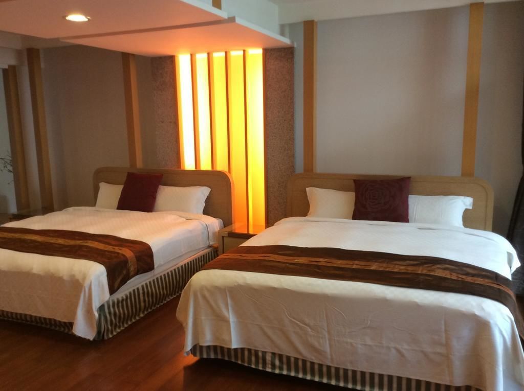 family room | laptop workspace, blackout curtains, free wifi