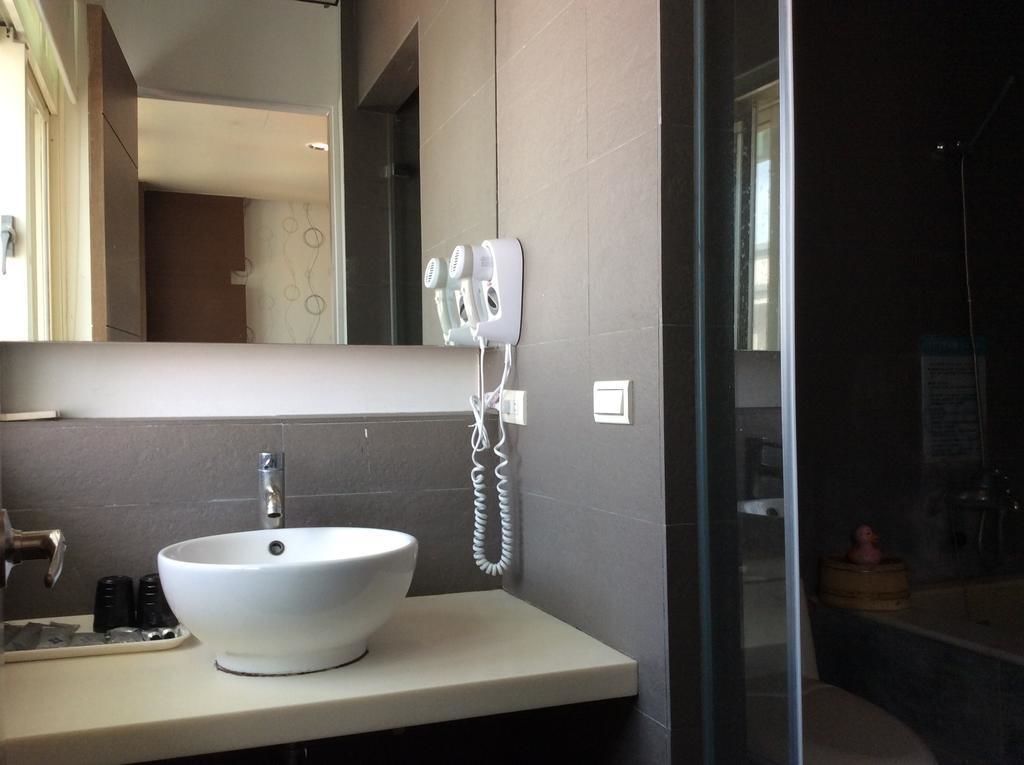 superior double room | bathroom sink