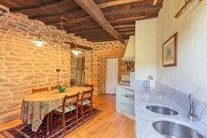 冷蔵庫、オーブン、コンロ、食器洗い機