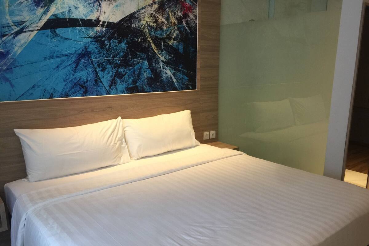 Premium Double Room | Desk, iron/ironing board, free WiFi