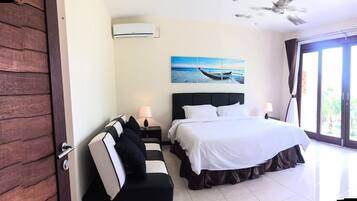 Minibar y caja de seguridad en la habitación