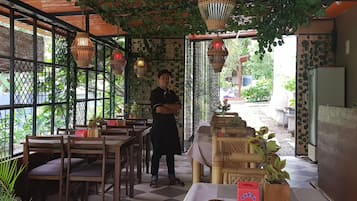 Spécialités Cuisine locale et internationale
