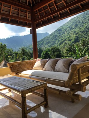 Villa Exécutive, 2 chambres, vue piscine, en bord de piscine | Terrasse/Patio