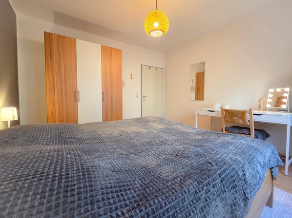 3 bedrooms, travel crib, WiFi