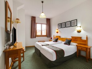 Bureau, fer et planche à repasser, Wi-Fi gratuit, draps fournis