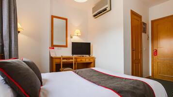 Tweepersoonskamer | Een bureau, een strijkplank/strijkijzer, gratis wifi, beddengoed