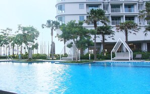 Outdoor pool - Teega Suites by Subhome (Iskandar Puteri)