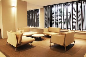 Coin salon dans le hall