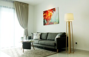 Suite, 2 Schlafzimmer | Wohnzimmer | LED-Fernseher