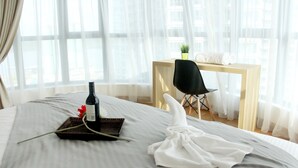 In-room safe, desk, soundproofing, iron/ironing board - Teega Suites by Subhome (Iskandar Puteri)