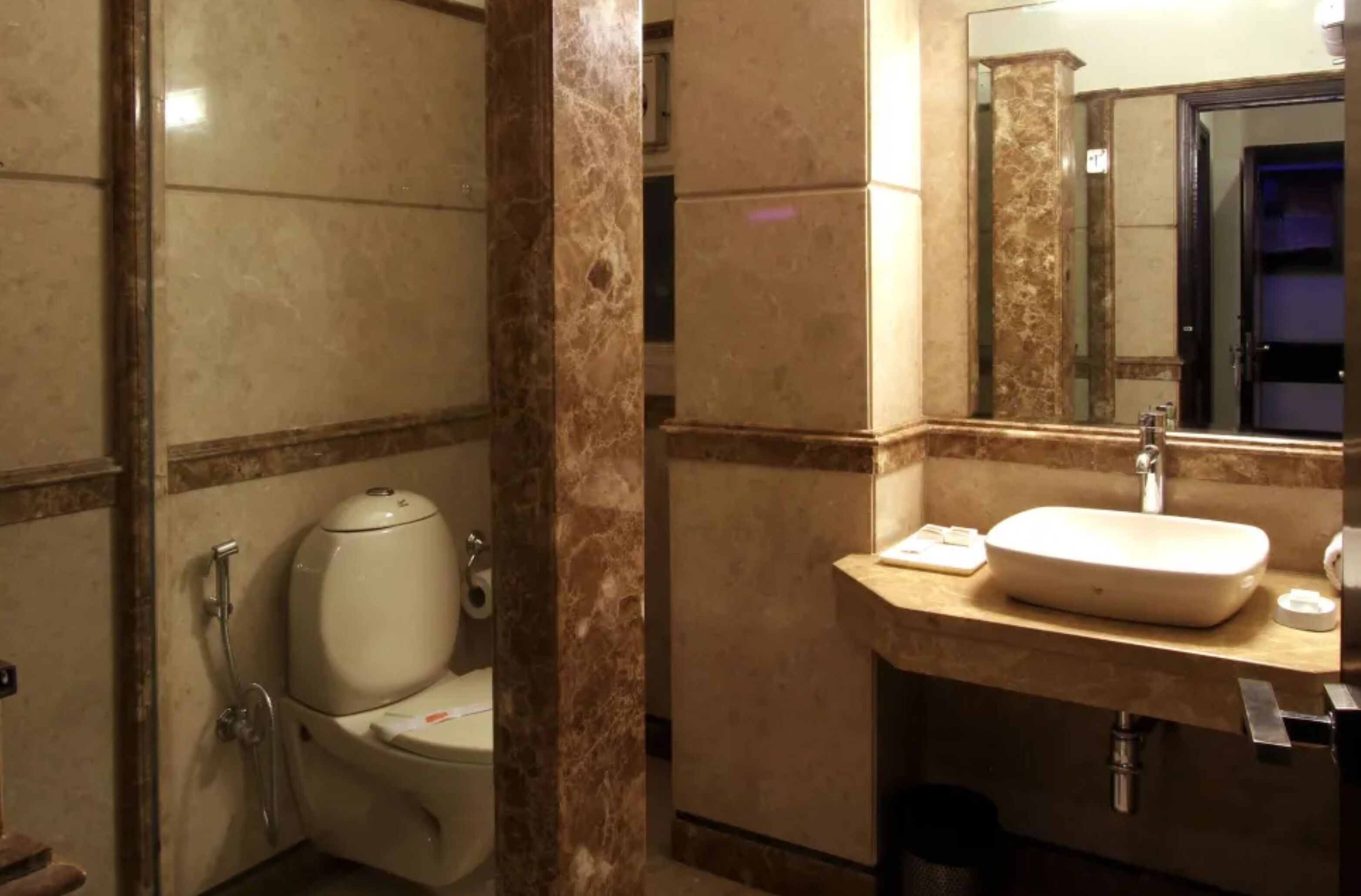 Photo - Hotel Southgate Delhi