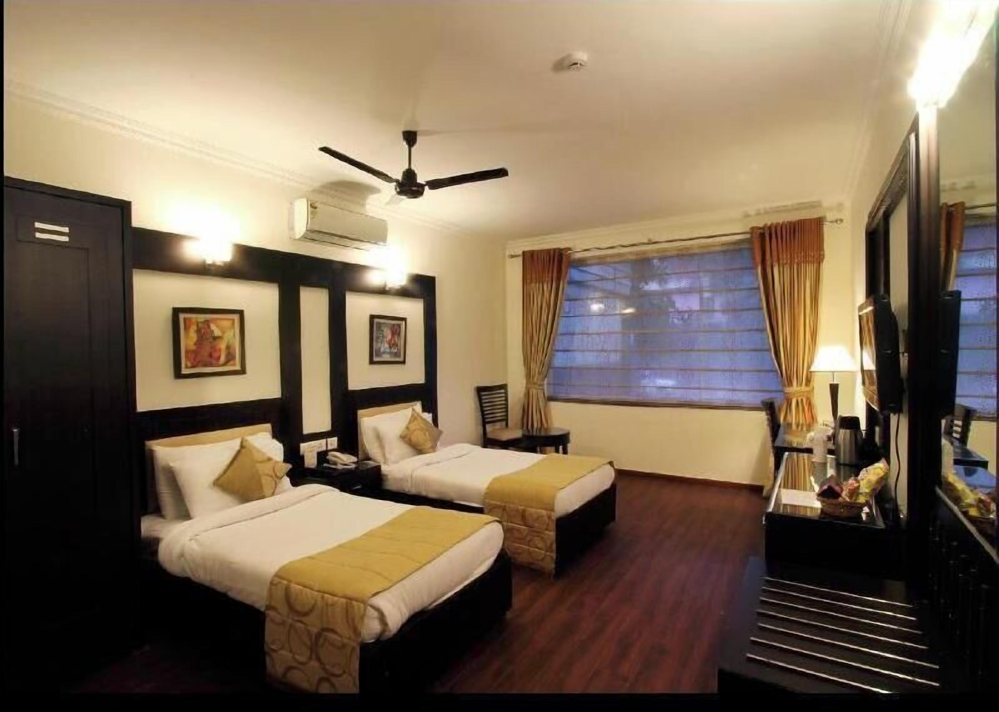 Minibar, in-room safe, desk, iron/ironing board
