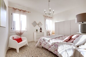 Apartment, 1 Schlafzimmer | 1 Schlafzimmer, schallisolierte Zimmer, Bügeleisen/Bügelbrett
