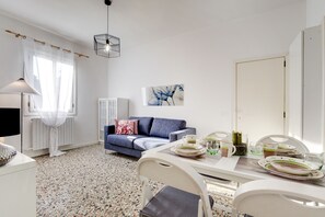 Apartment, 1 Bedroom | Living area | Flat-screen TV - Ca degli Artisti (Venice)