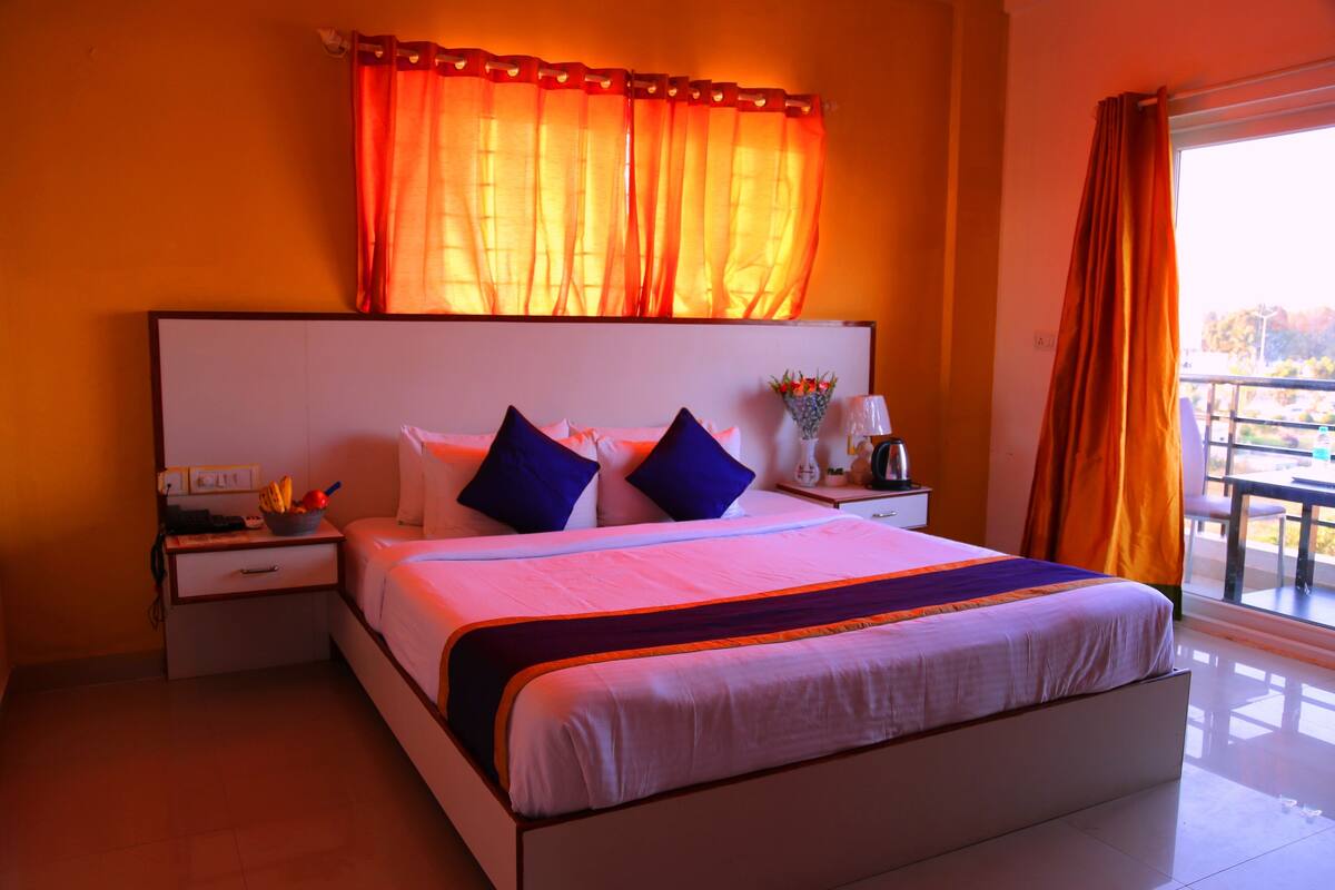 Premium bedding, desk, laptop workspace, free WiFi