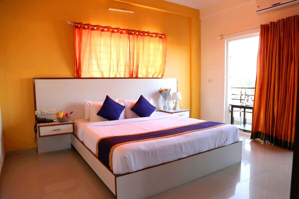 Premium bedding, desk, laptop workspace, free WiFi