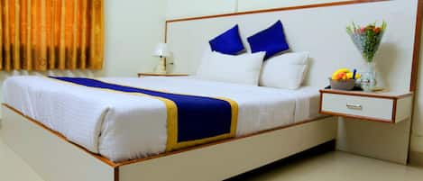 エグゼクティブ ルーム | 高級寝具、デスク、ノートパソコン用作業スペース、WiFi (無料)