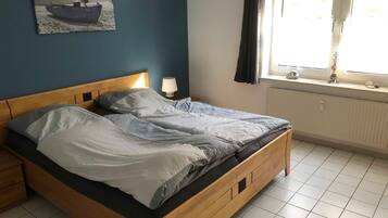 3 bedrooms, in-room safe, iron/ironing board, WiFi