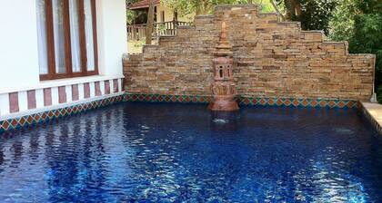 Hübsche Villa im Thai Stil mit grossem Pool, gut geeignet für workation