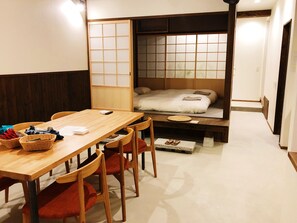 Private Vacation Home | In-room dining