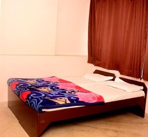 Standard Room, Non Smoking | Living room - Hotel Parag (Pune)