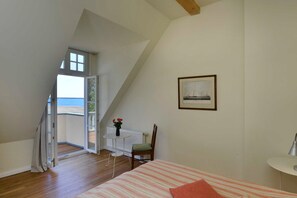 1 bedroom, travel crib, WiFi, bed sheets