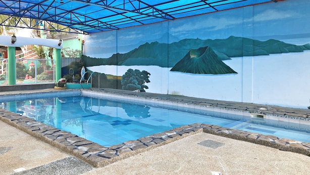 Natural pool - Villa Fely's Garden (Tagaytay)