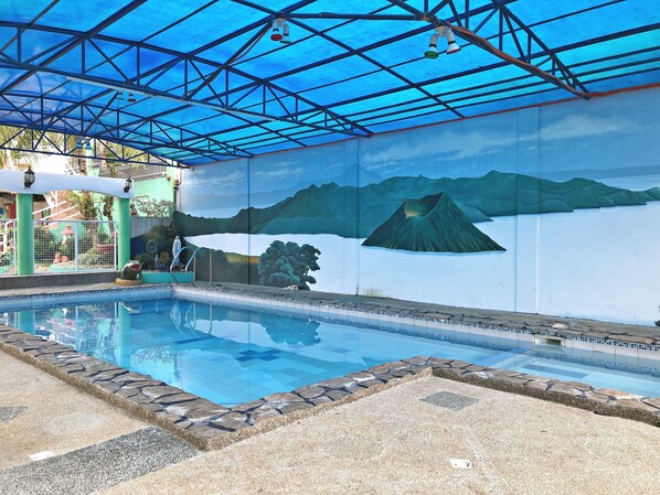 Outdoor pool - Villa Fely's Garden (Tagaytay)