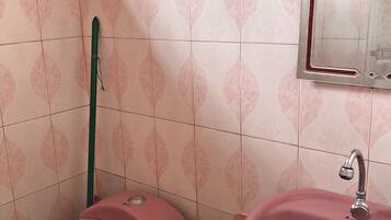 Rumah | Kamar mandi | Shower dan handuk