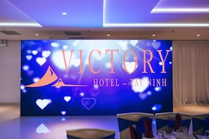 2 restaurants; breakfast, lunch, and dinner served - Victory Hotel (Tay Ninh)