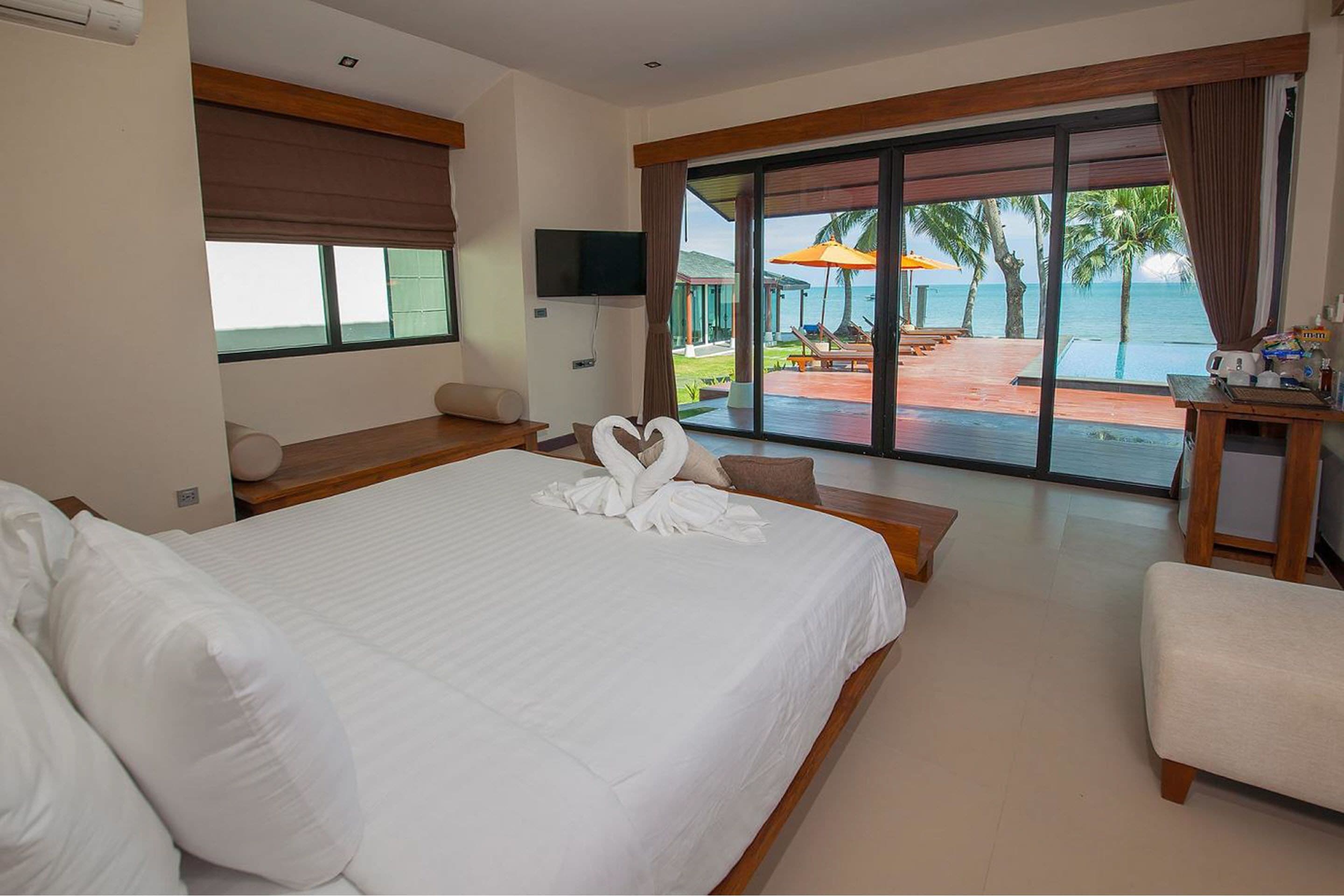 junior suite with sea view | hypo-allergenic bedding, minibar, blackout curtains, free wifi