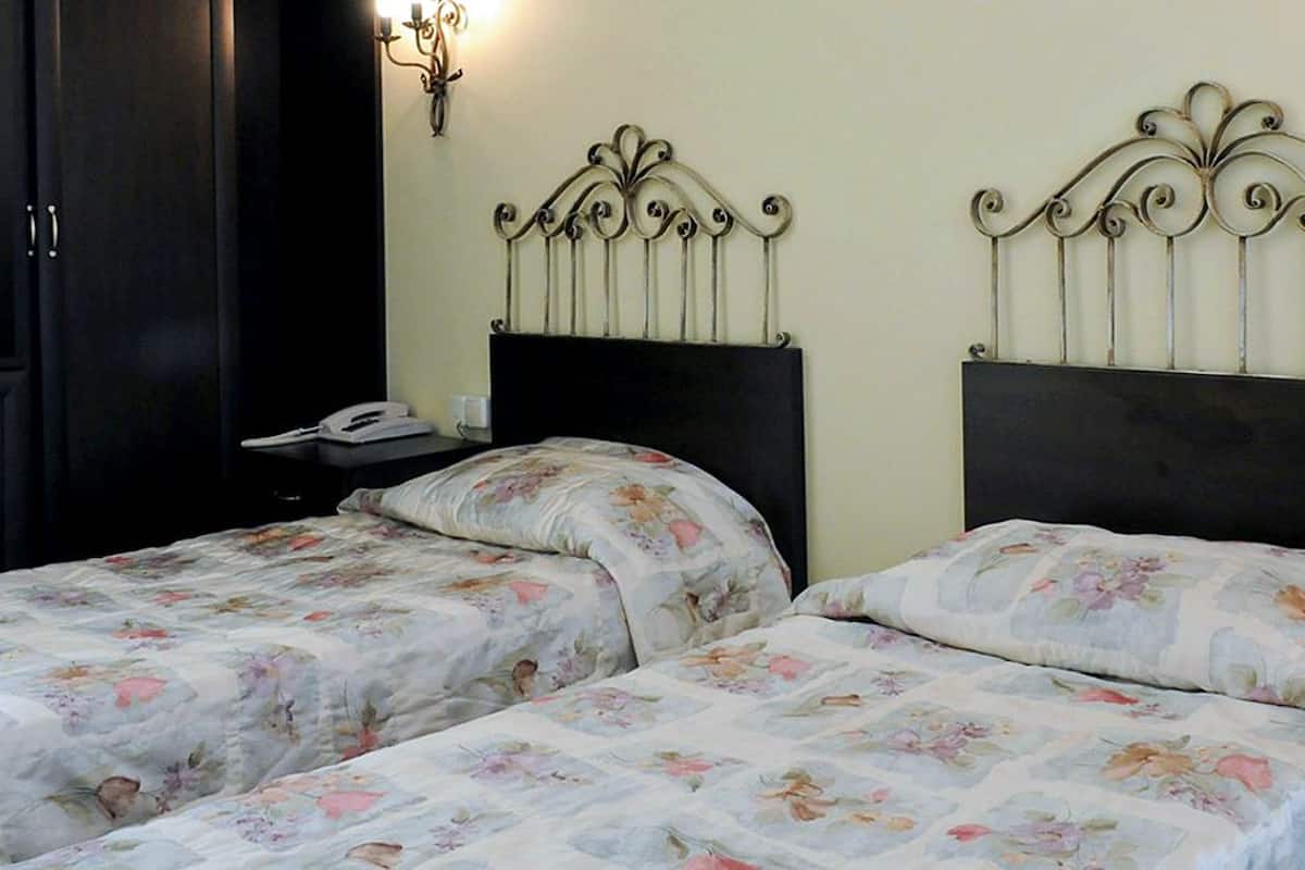 Club Triple Room | Desk, free cribs/infant beds, free WiFi