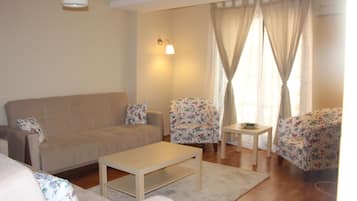 Apartment, 1 Bedroom | 1 bedroom, Egyptian cotton sheets, premium bedding, in-room safe