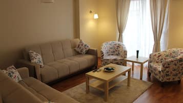 Apartment, 1 Bedroom | 1 bedroom, Egyptian cotton sheets, premium bedding, in-room safe