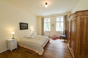 2 Schlafzimmer, Reisekinderbett, WLAN, Bettwäsche