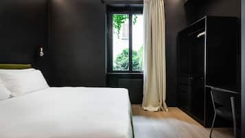 2 bedrooms, individually decorated, individually furnished, desk