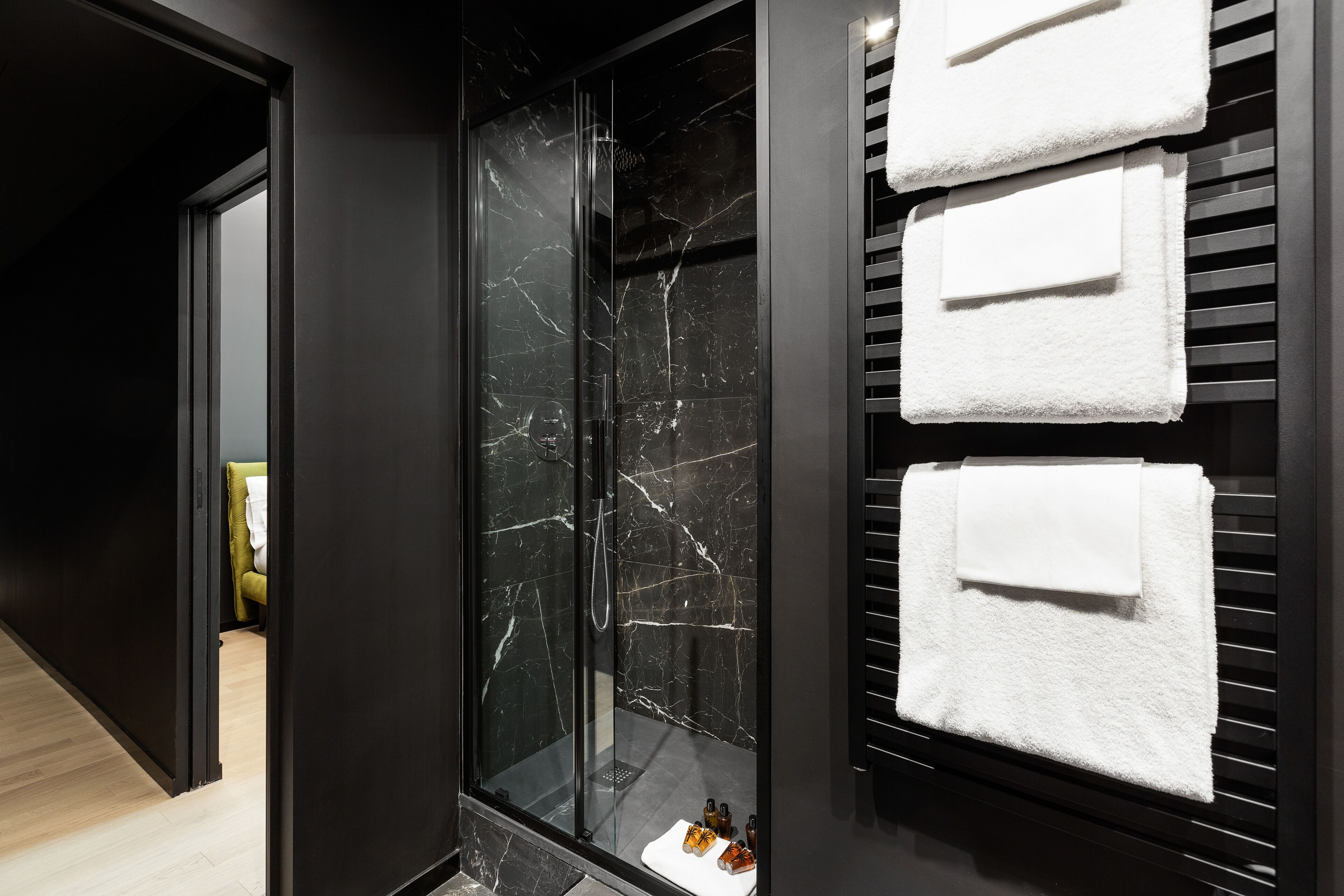 Dusche, kostenlose Toilettenartikel, Haartrockner, Bidet