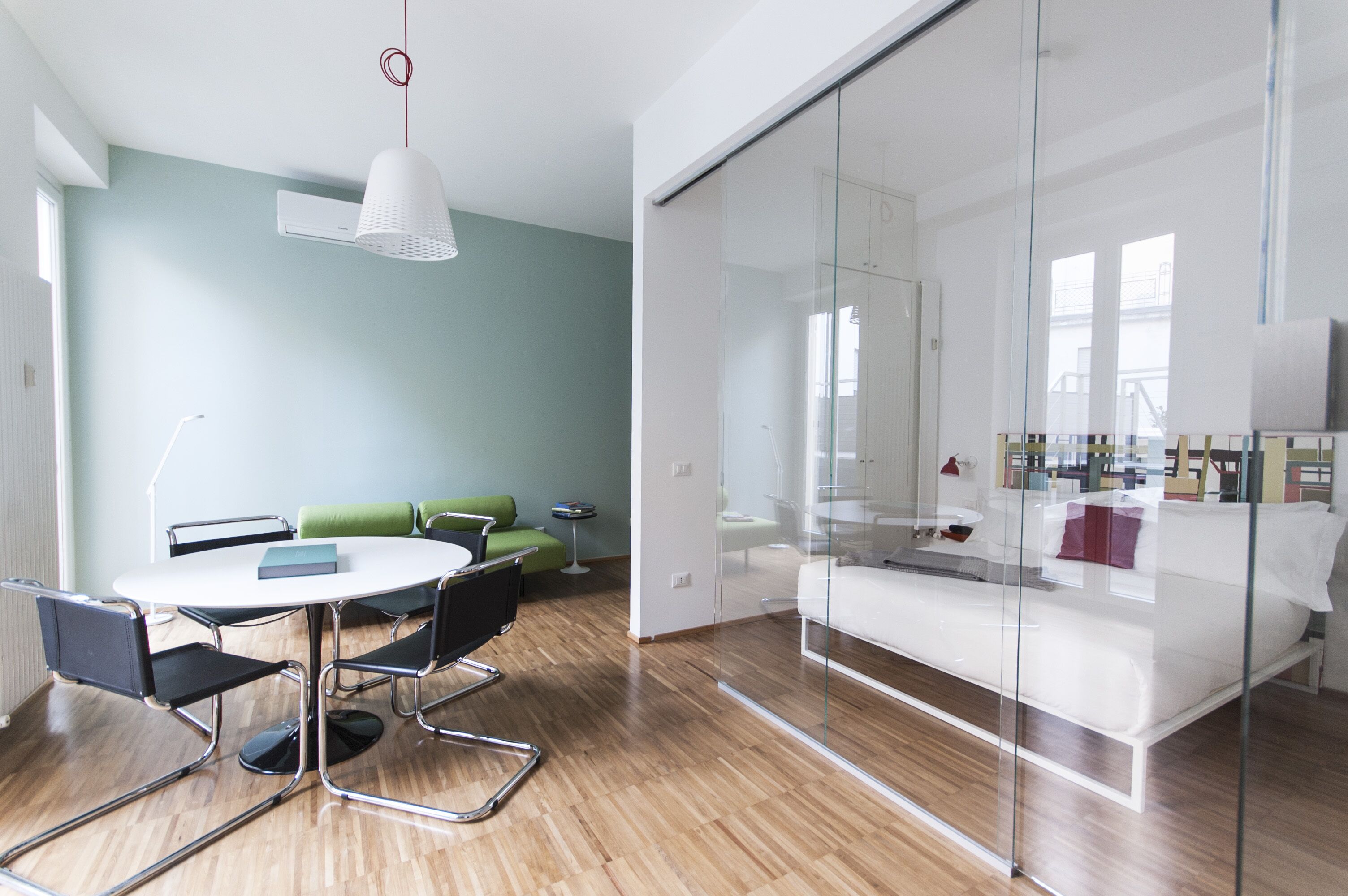 2 phòng ngủ, trang trí khác biệt 