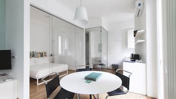 2 bedrooms, individually decorated, individually furnished, desk