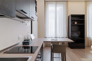 Estúdio | Cozinha privada | Geladeira, micro-ondas, cooktop, máquina de café expresso