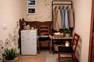 Habitación básica doble | Ropa de cama de alta calidad, escritorio, wifi gratis