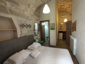 Chambre Double | Literie de qualité supérieure, bureau, Wi-Fi gratuit