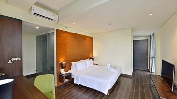 Meja kerja dan Wi-Fi gratis