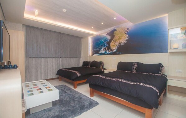 Escritorio, cortinas blackout, wifi gratis y ropa de cama