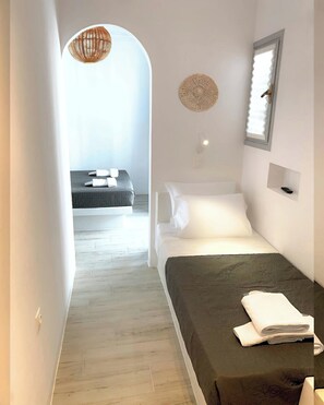 Chambre triple | Coffre-fort, fer et planche à repasser, accès au Wi-Fi (inclus)