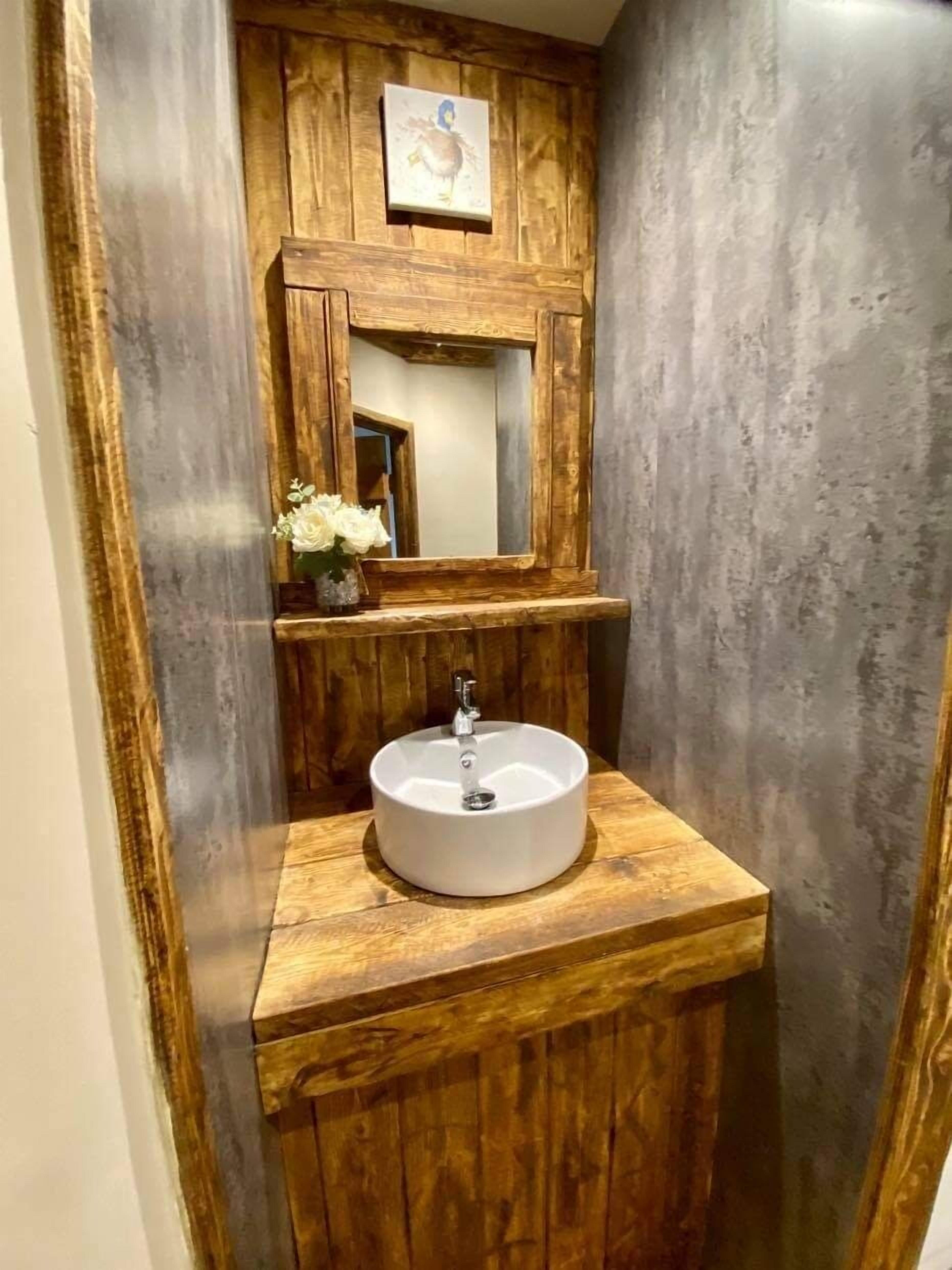 Comfort Double Room | Bathroom | Shower, free toiletries, hair dryer, towels