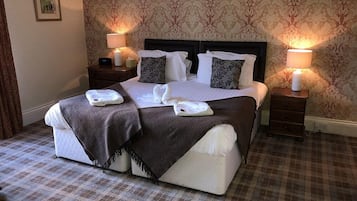 Quarto duplo | Ferros/tábuas de passar roupa, Wi-Fi de cortesia, roupa de cama